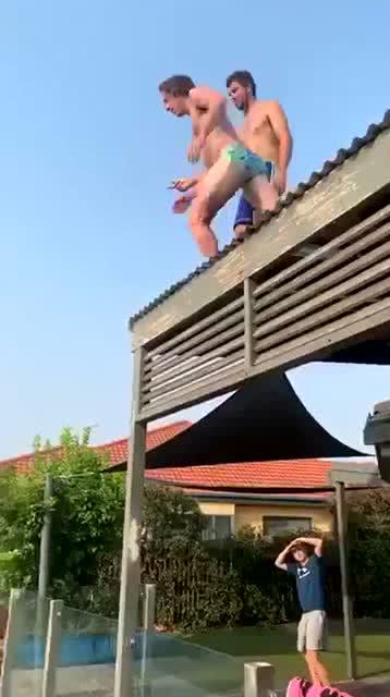 吃瓜差点翻车现场,揭秘现场惊心动魄瞬间